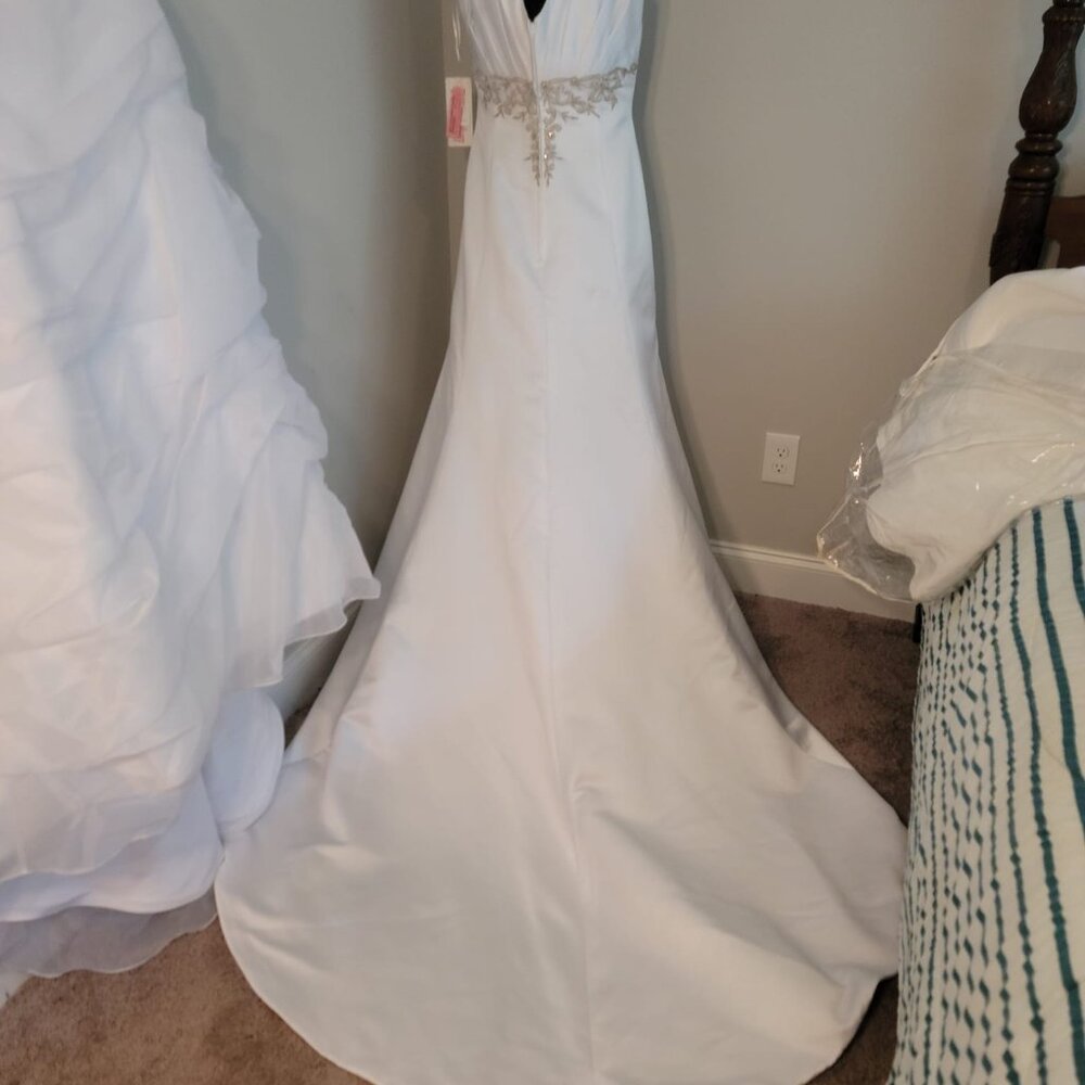 Size 18 Long A Line Wedding Dress V Neck Train Bridal Gown - Picture 5 of 16